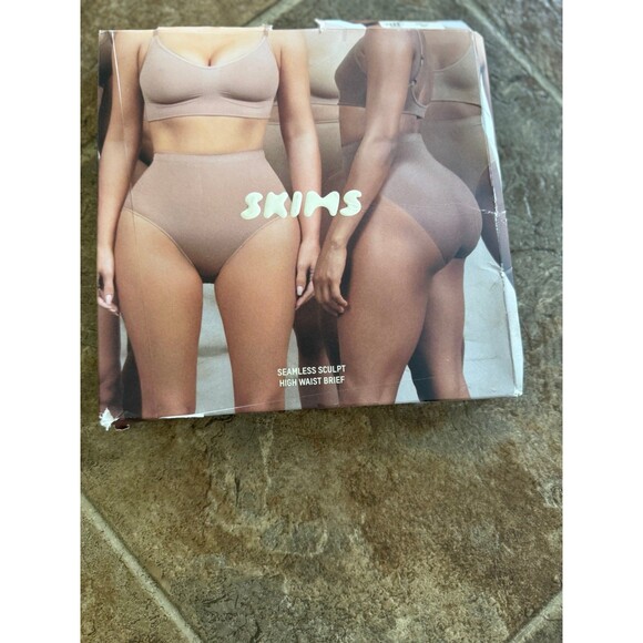 Skims Seamless Sculpt High Waist Brief Onyx XS - Picture 2 of 6